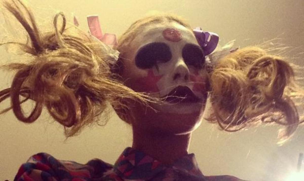 Tραγουδίστρια της εγχώριας showbiz έκανε αυτό το τρομακτικό μακιγιάζ!