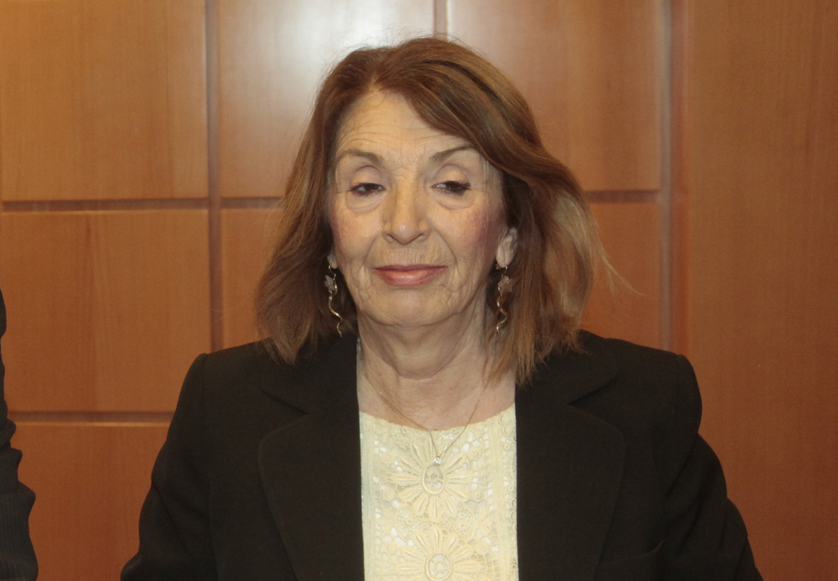 Επιμένει η Χριστοδουλοπούλου – Περνά στην αντεπίθεση για την “ηλιοθεραπεία” – “Μας χτυπάνε αλύπητα! Ας γίνω εγώ Ιφιγένεια αλλά πρέπει να βρούμε λύση”