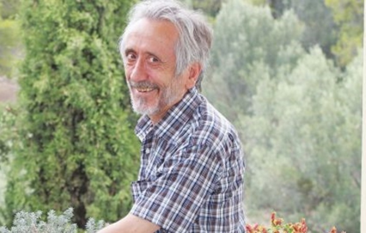 Ο Τάσος Παλαντζίδης αποκαλύπτει πώς πήρε τον ρόλο του Σκαραβαίου στους “Δέκα μικρούς Μήτσους”!