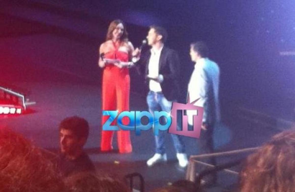 ΓΙΑ ΠΡΩΤΗ ΦΟΡΑ! Τατιάνα Στεφανίδου – Νικος Ευαγγελάτος μαζί στη σκηνή – Βράβευσαν τον Μιχάλη Χατζηγιάννη