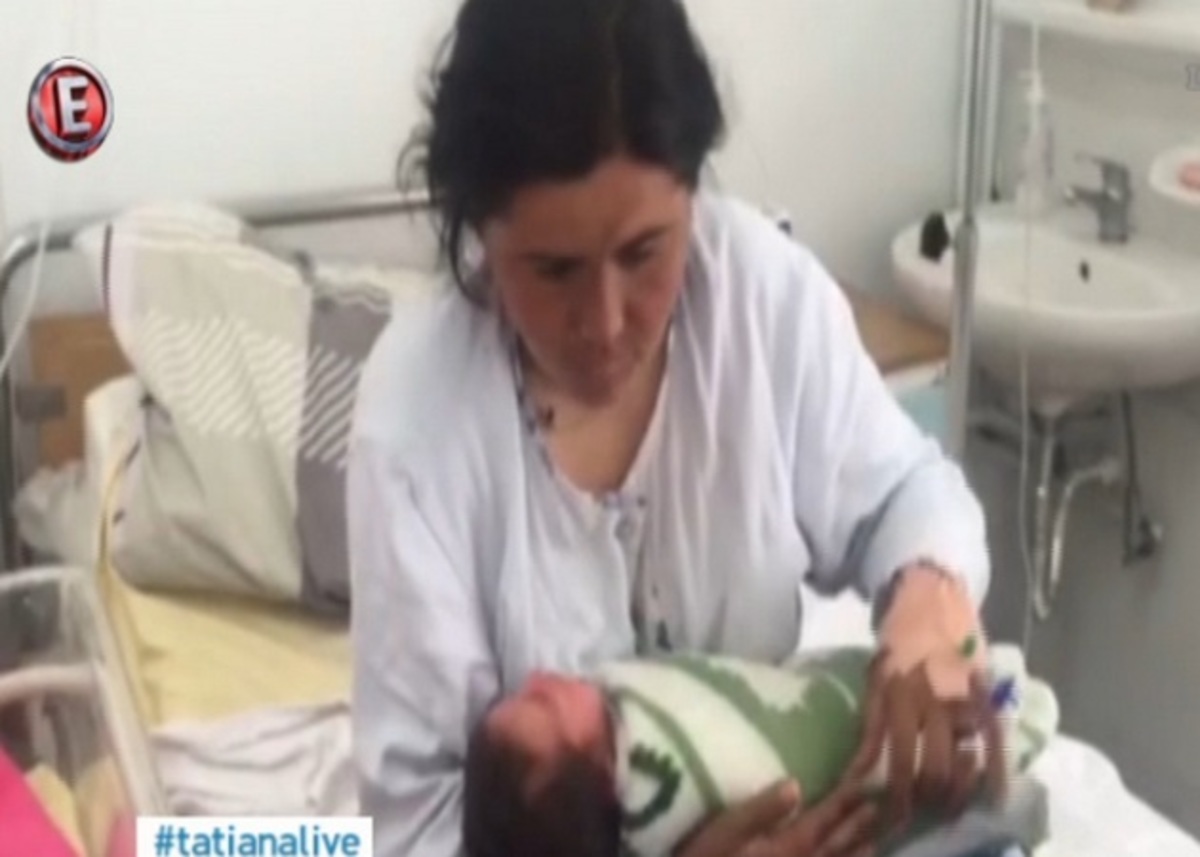 Ειδομένη: Ένα κοριτσάκι γεννήθηκε σε σκηνή στον καταυλισμό – Η μητέρα μιλά για τον τοκετό και το μέλλον των 3 παιδιών της