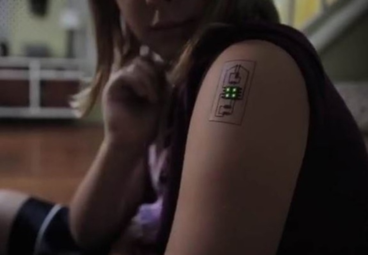 Δεν γίνονται αυτά: Ηλεκτρονικό τατουάζ συνδέεται με το κινητό και ενημερώνει για την υγεία σας (ΒΙΝΤΕΟ)