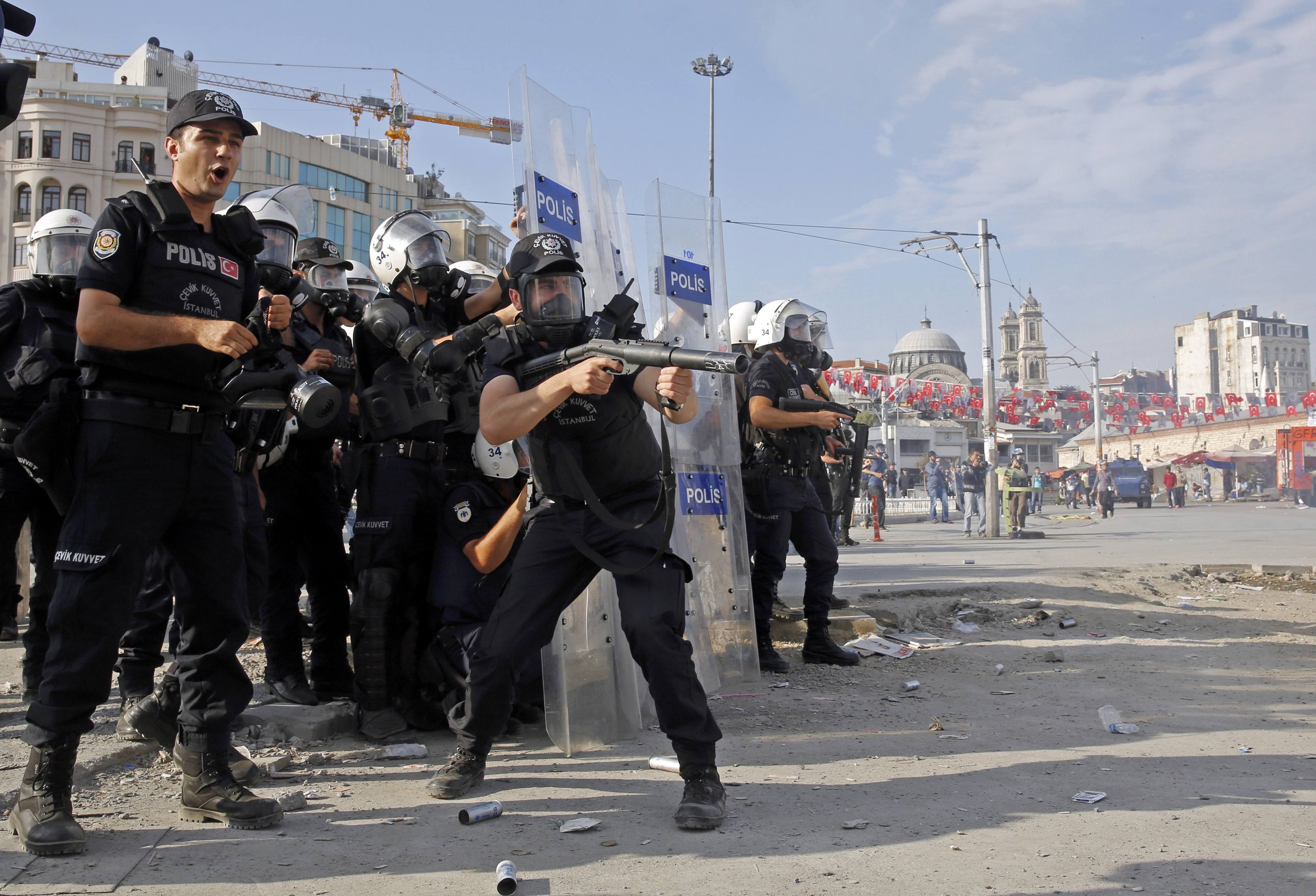 “Αγρίεψε” ο Ερντογάν – Έστειλε τις ειδικές δυνάμεις να “καθαρίσουν” την Ταξίμ – Επιχείρηση της αστυνομίας και επεισόδια τώρα – ΔΕΙΤΕ LIVE