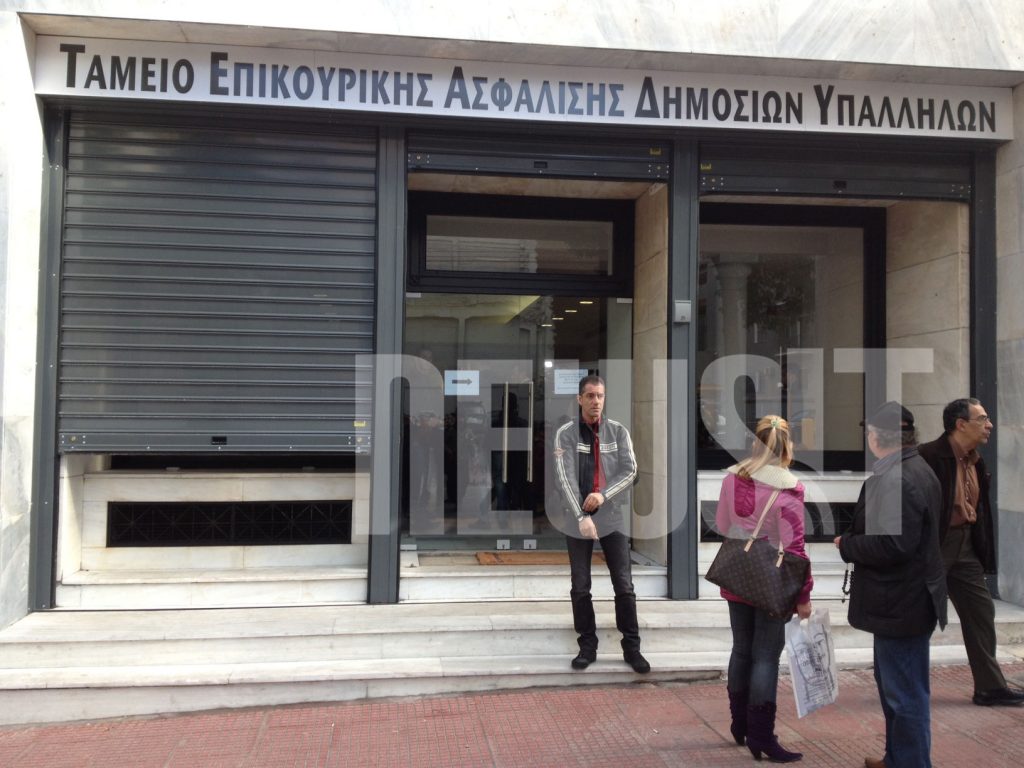 Η ΠΟΕ ΟΤΑ εγκλώβισε στο κτίριο του ΤΕΑΔΥ τον υπ. Εργασίας, Γιάννη Βρούτση