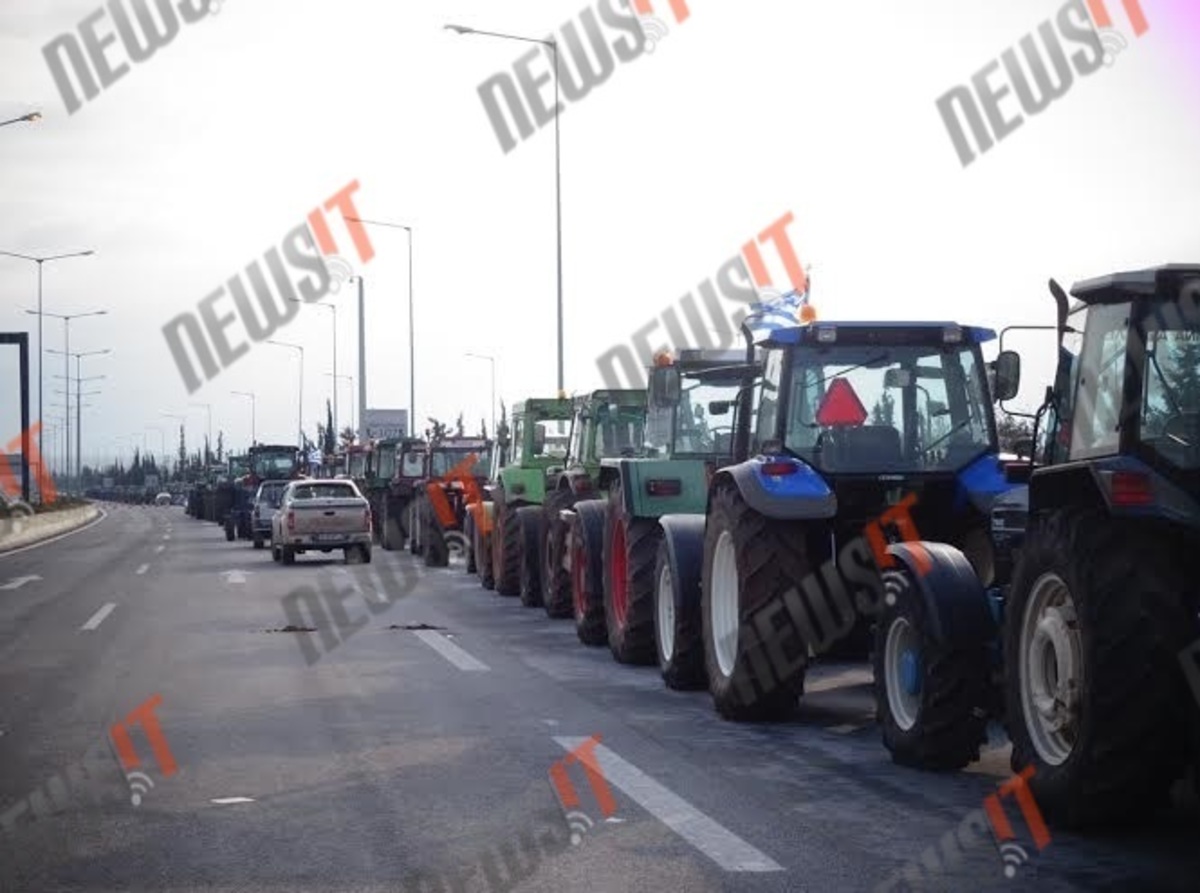 Τα τρακτέρ στους δρόμους και ο Τσίπρας στο… περίμενε – Δίωροι αποκλεισμοί δρόμων από τους αγρότες – Τρίτη αποφασίζουν πότε θα κατέβουν στο Μαξίμου