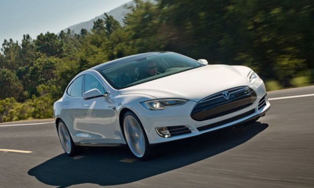 Σχέδια για ένα μεσαίο premium σεντάν από την Tesla Motors