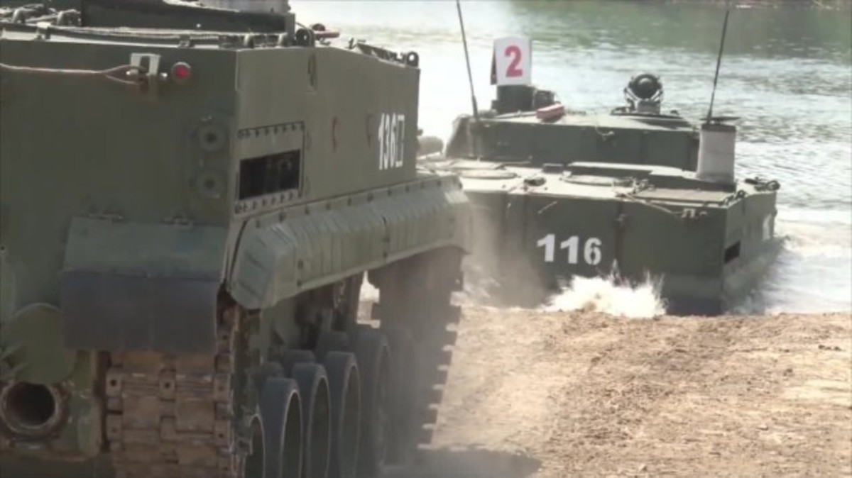 Απίστευτοι ελιγμοί από ρωσικό αμφίβιο τεθωρακισμένο [video]