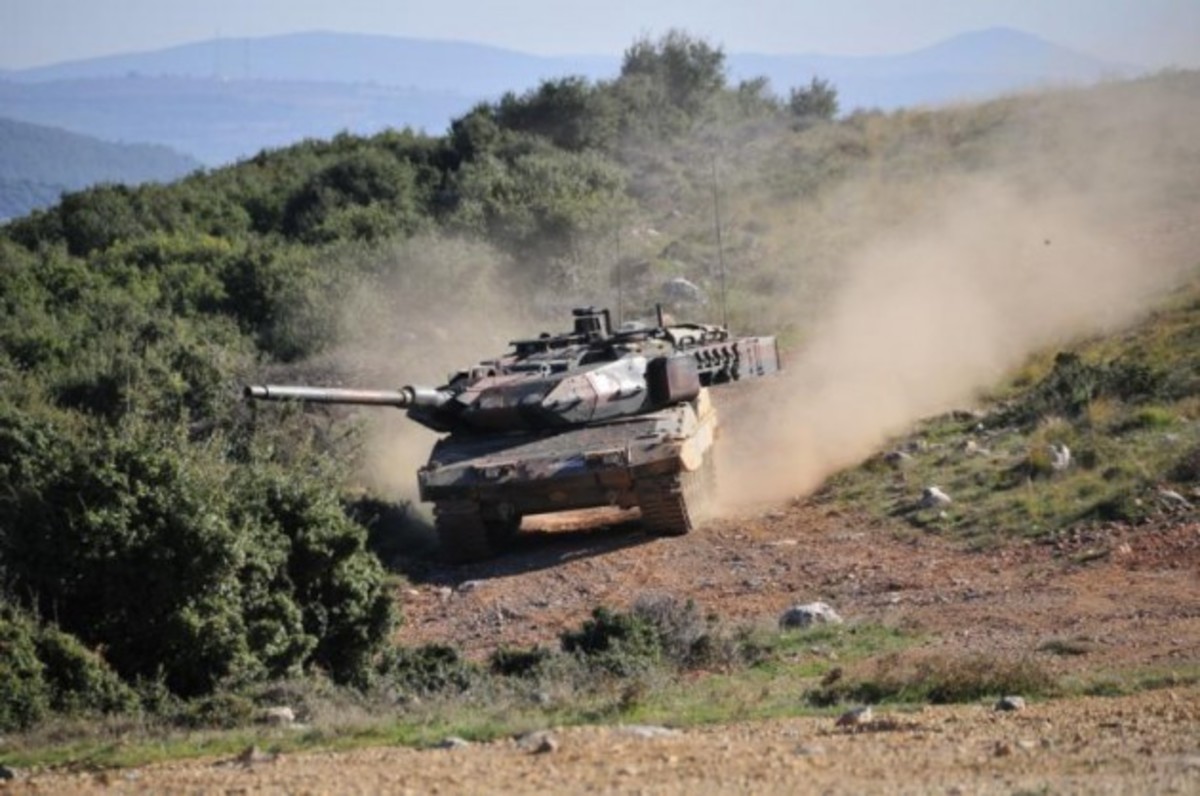 Άσκηση τεθωρακισμένων σε εντυπωσιακές φωτογραφίες