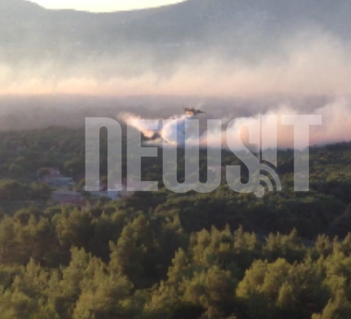Ολονύχτια μάχη με τις φλόγες στην Πάρνηθα – Αεροπλάνα και ελικόπτερα επιχειρούν για να περιορίσουν τη φωτιά – Πληροφορίες για καμμένα σπίτια