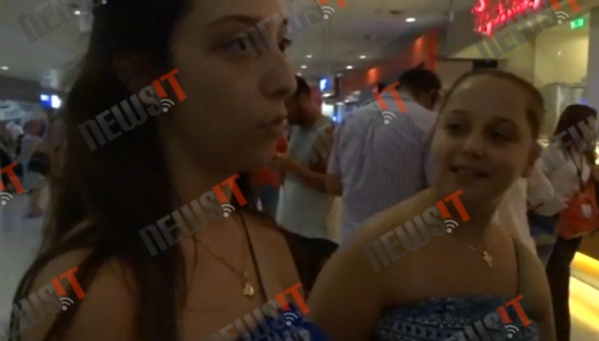 Θαυμάστριες Κορακάκη στο αεροδρόμιο