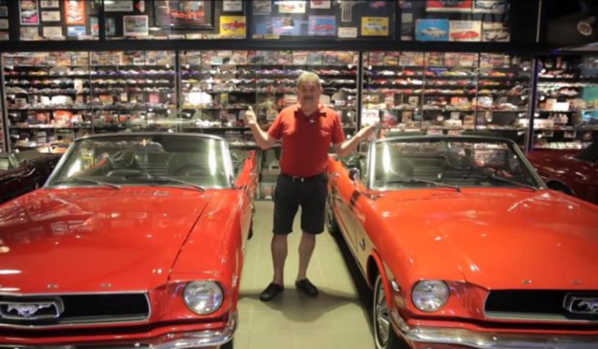 O άνθρωπος με τις 5.500 Ford Mustang (VIDEO)