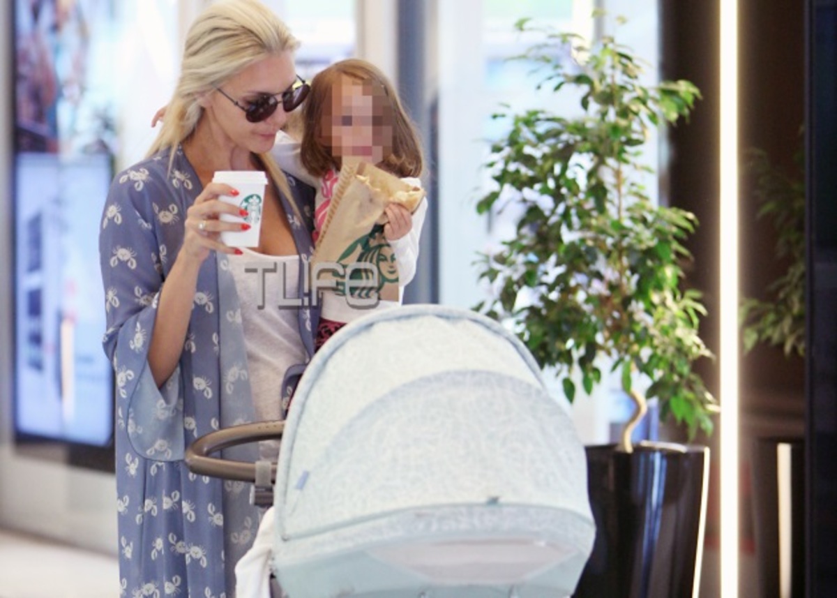 Θέλξη: Σπάνια έξοδος με τις δύο κόρες της! ΦΩΤΟ