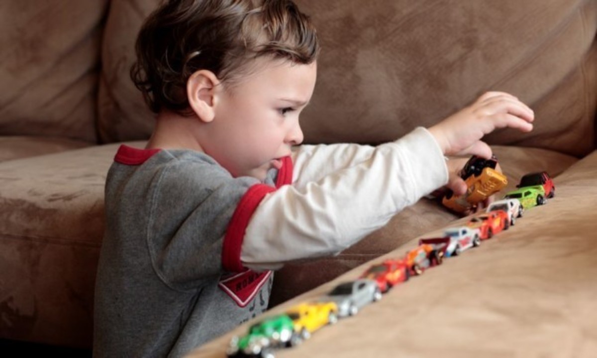 Αυτισμός στο παιδί: Αυτά είναι τα πρώιμα συμπτώματα ανάλογα με την ηλικία