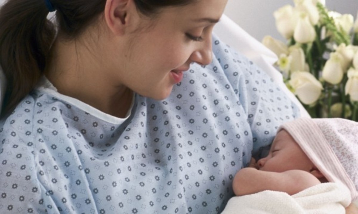 Φυσιολογικός τοκετός: Πόσο πρέπει να μείνει η μητέρα στο μαιευτήριο – Τι ισχύει στην Ελλάδα
