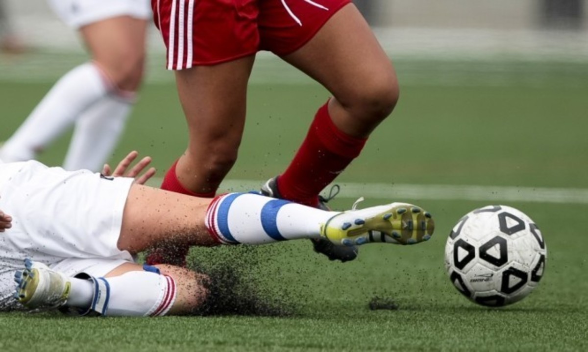 ΣΟΚ: Πιθανώς καρκινογόνος ο τεχνητός χλοοτάπητας στα γήπεδα 5×5!