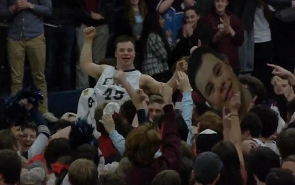 Ο νεαρός με Σύνδρομο Down που συγκλόνισε το διαδίκτυο – Τι είναι ακριβώς η ασθένεια (ΒΙΝΤΕΟ)