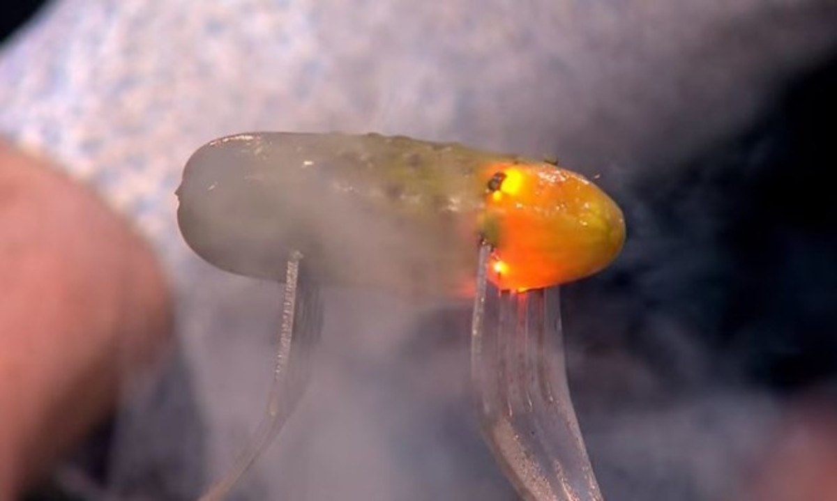 Τι συμβαίνει στο σώμα όταν το χτυπάει κεραυνός: Μοναδικό βίντεο-παράδειγμα