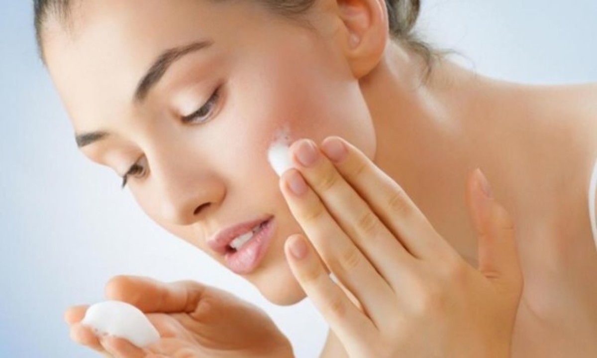 Η φυσική κρέμα που καταπολεμάει σπυράκια και ραγάδες – Πώς θα την φτιάξετε