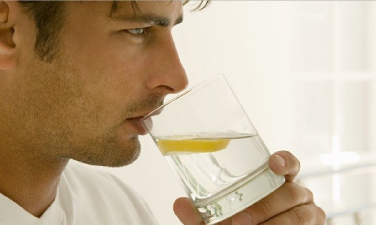 Γιατί πρέπει να ξεκινάτε την ημέρα πίνοντας νερό με λεμόνι