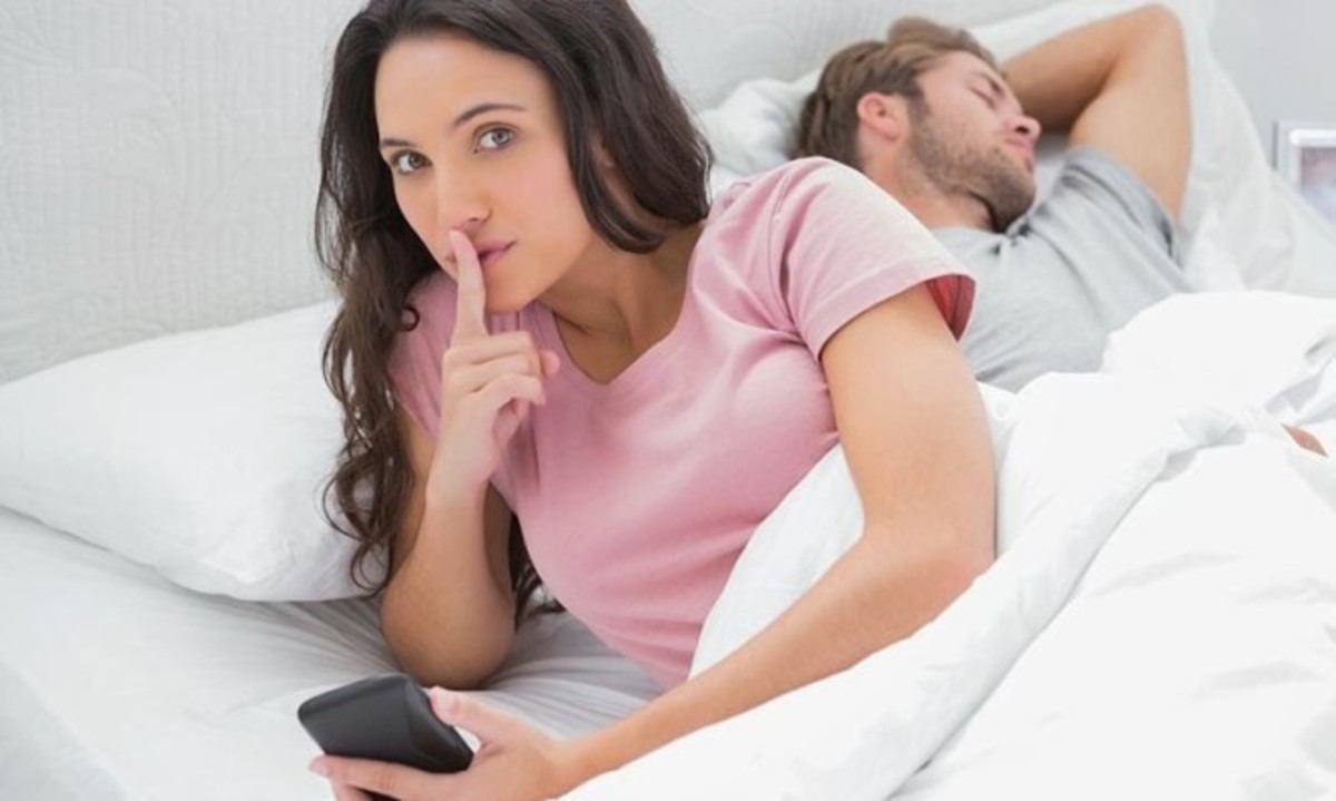 Απιστία: Πότε είναι πιο πιθανό να απατήσει μια γυναίκα