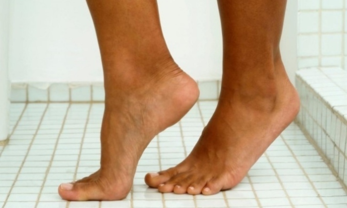 Γιατί πρέπει να ΜΗΝ πατάτε ξυπόλυτοι στο μπάνιο (ΒΙΝΤΕΟ)