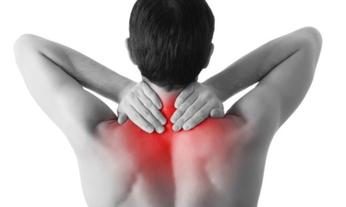 Πόνοι στον αυχένα και την ωμοπλάτη: Οι ασκήσεις που σώζουν