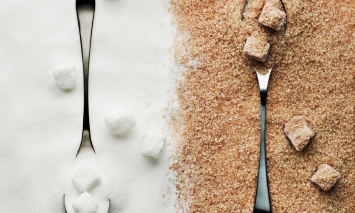 Λευκή VS καστανή ζάχαρη: Ποια είναι τελικά πιο υγιεινή;