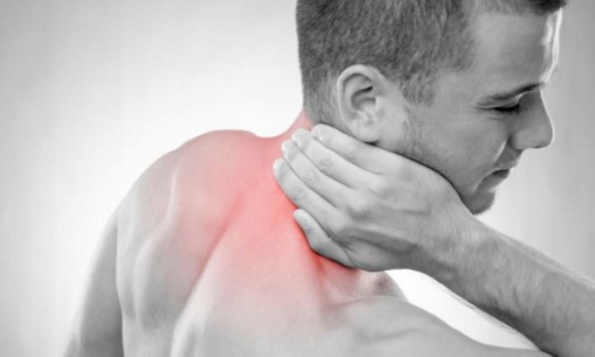 Πόνος στον αυχένα: Πώς θα τον ανακουφίσετε μέσα σε 60”