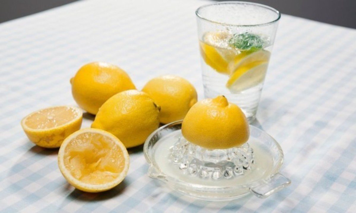 Γιατί αξίζει να πίνετε νερό με λεμόνι το πρωί