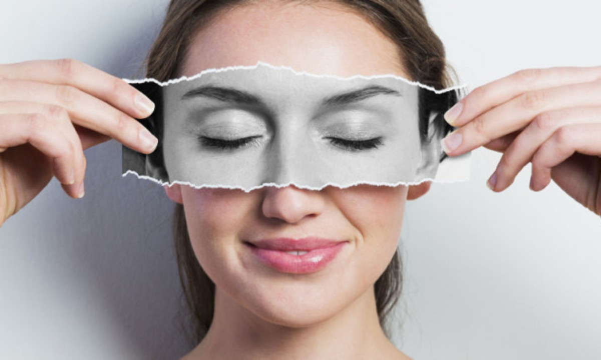 Πρωτοχρονιά – ρεβεγιόν: Πώς θα καλύψετε τελευταία στιγμή τους μαύρους κύκλους (ΒΙΝΤΕΟ)