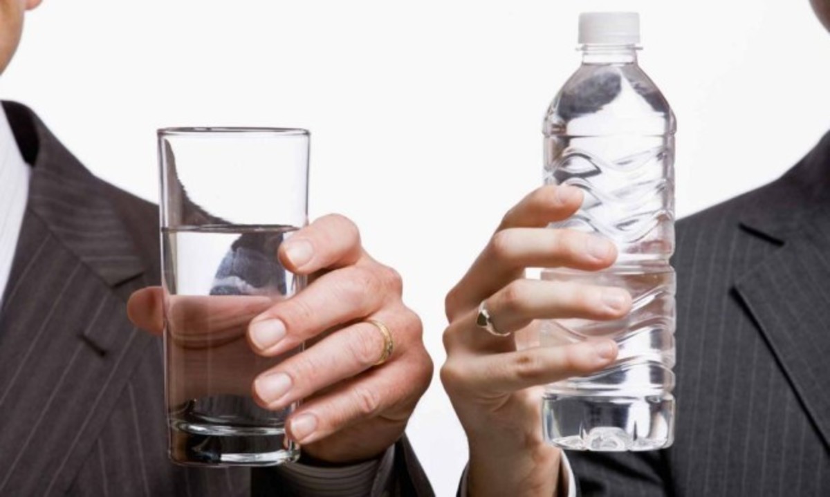 Νερό βρύσης (vs) εμφιαλωμένο: Τι ισχύει με το καθένα (ΒΙΝΤΕΟ)