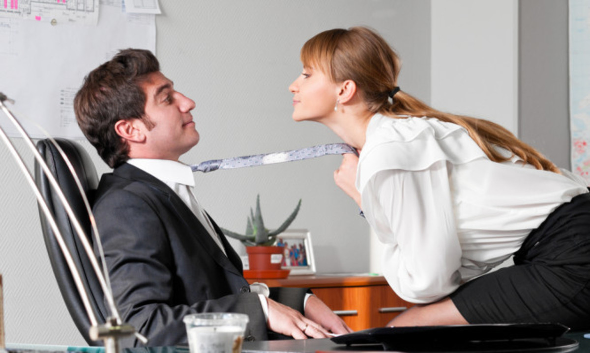 Σχέσεις στον χώρο εργασίας: Σε ποια επαγγέλματα είναι πιο… πιθανή