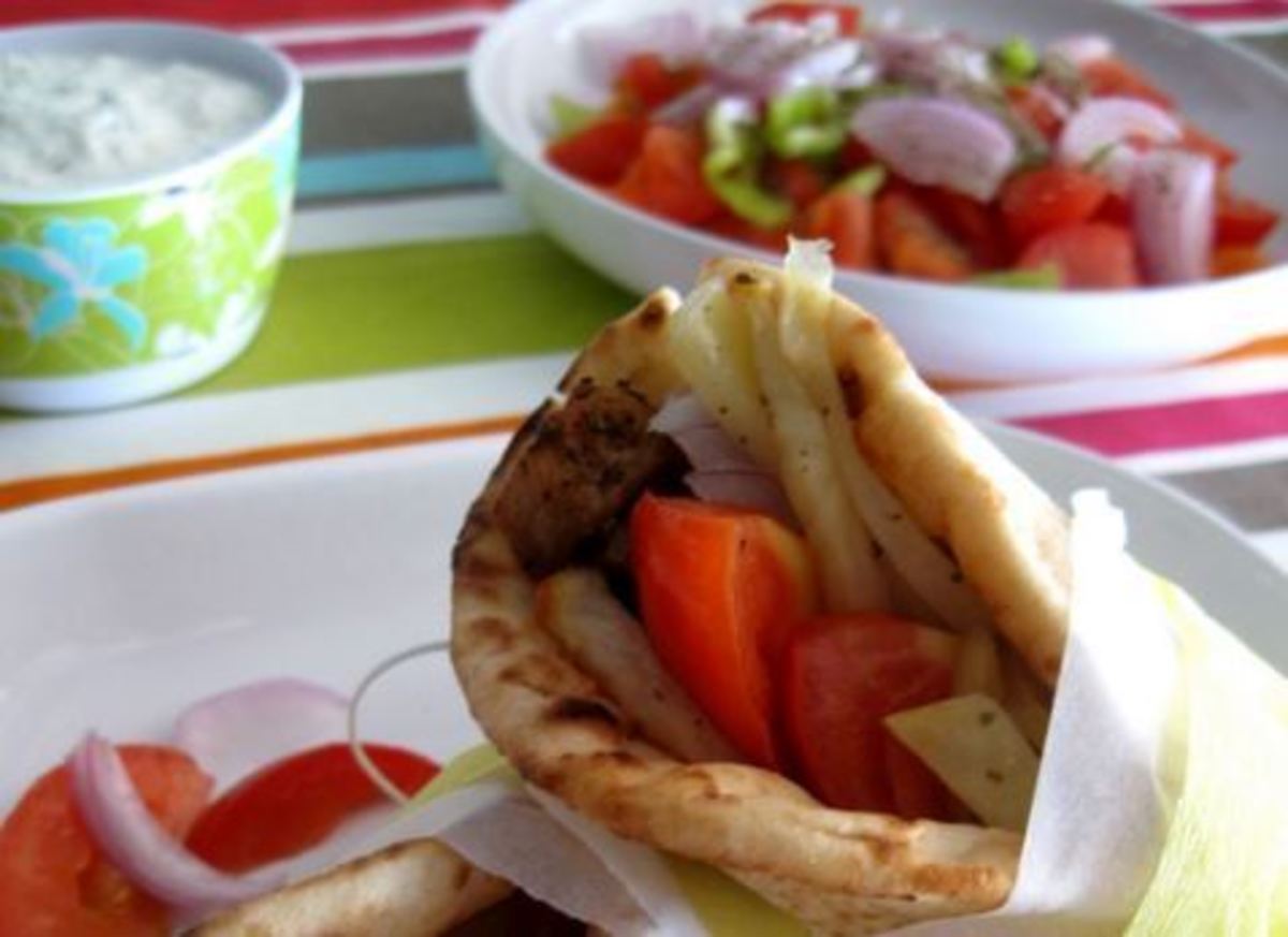 Σουβλάκι ή χωριάτικη σαλάτα; Δεν πιστεύετε πόσες θερμίδες έχει το καθένα…