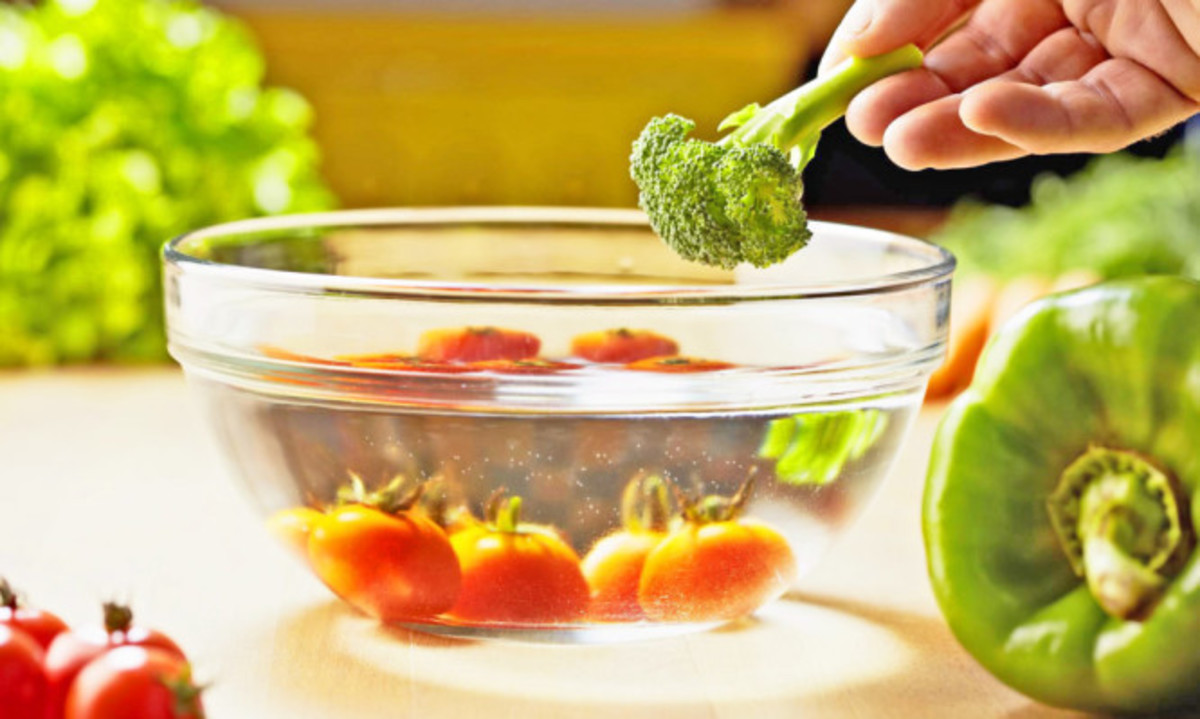 Πώς πλένονται φρούτα και λαχανικά για να φύγουν τα φυτοφάρμακα