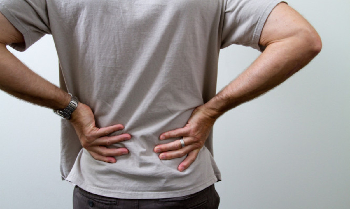 Πόνος στην πλάτη: Τι ρόλο παίζει το κάπνισμα και το άγχος – Όλα τα στοιχεία