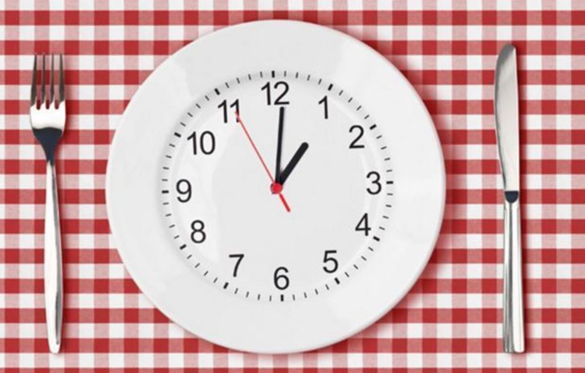 Τι ΔΕΝ πρέπει να τρώτε μετά τις 10 το βράδυ