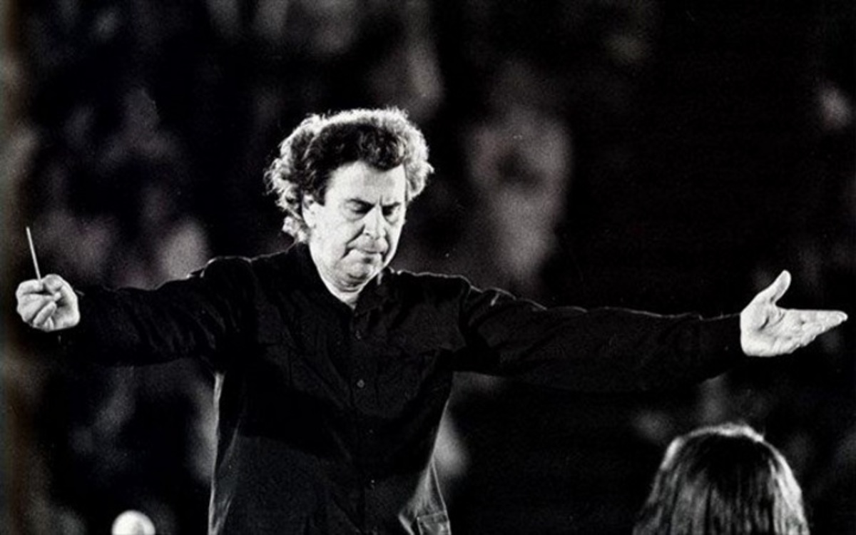 «Τραγούδησα Θεοδωράκη και πέρασα στρατοδικείο στη χούντα! Τρία χρόνια με αναστολή…»