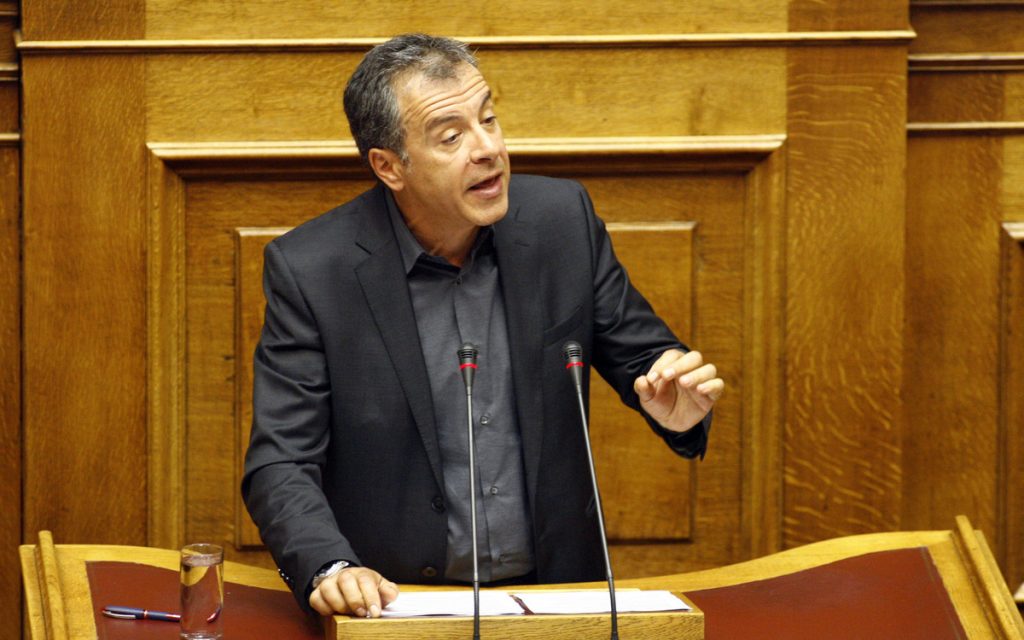 Χάος στη Βουλή με τον Σ. Θεοδωράκη – Όρθιοι βουλευτες του ΣΥΡΙΖΑ εναντίον του