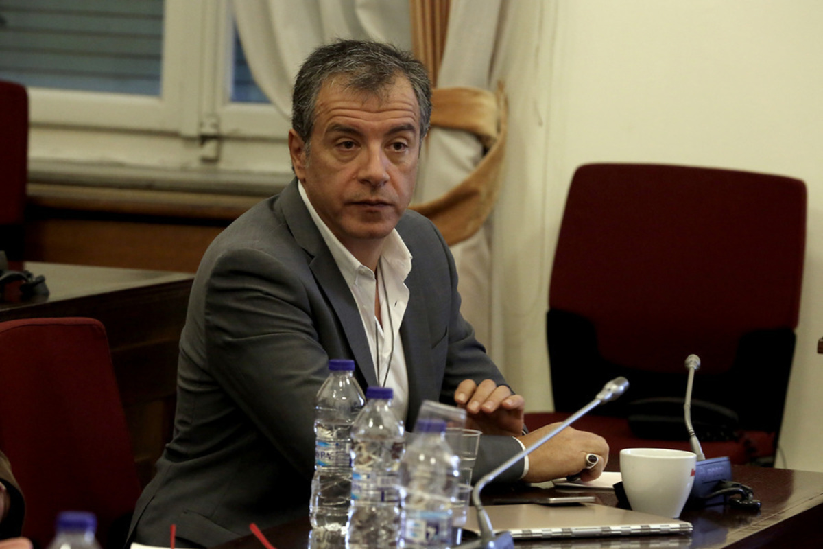 Θεοδωράκης: “Αυτή την στιγμή δεν είναι λύση οι εκλογές”