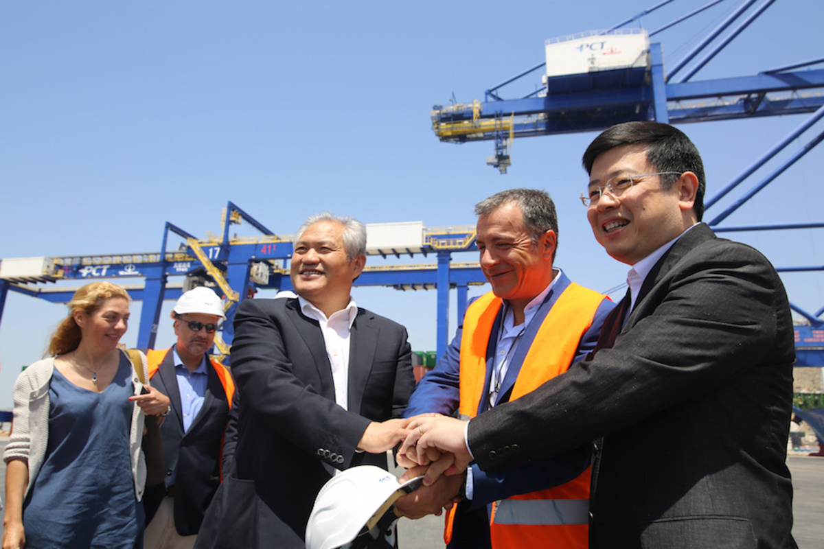 Επίσκεψη Θεοδωράκη στις εγκαταστάσεις της Cosco στον Πειραιά