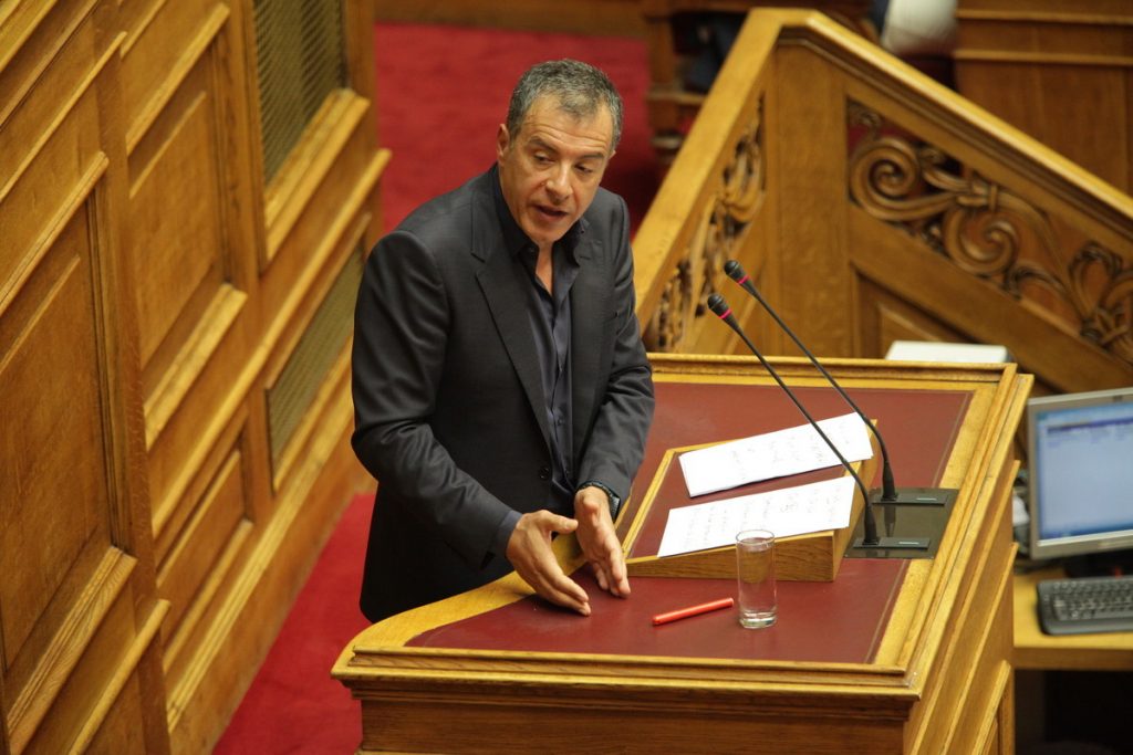 “Αρπάχτηκαν” Θεοδωράκης και Ζωή – Η ακροδεξιά και οι νταβατζήδες