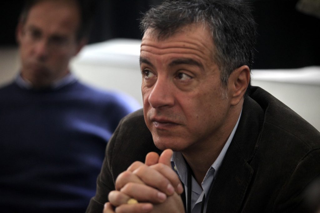 Θεοδωράκης σε Σαμαρά: Την ευθύνη των χειρισμών την έχει η κυβέρνηση