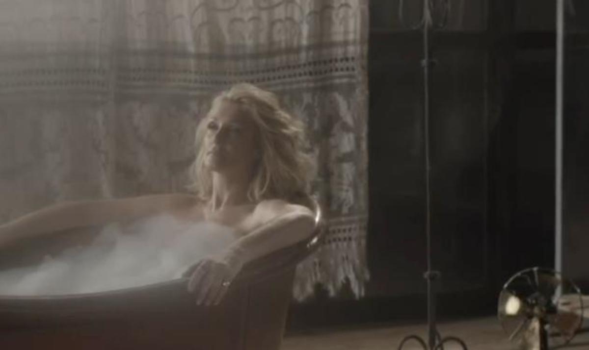 Ν. Θεοδωρίδου: Γυμνή στη μπανιέρα για το νέο της video clip! Video και φωτογραφίες