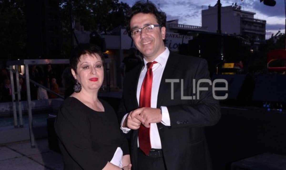 Τι αποκαλύπτει ο διεθνούς φήμης μαέστρος που επέλεξε τον Σάκη Ρουβά για το “Άξιον εστί”