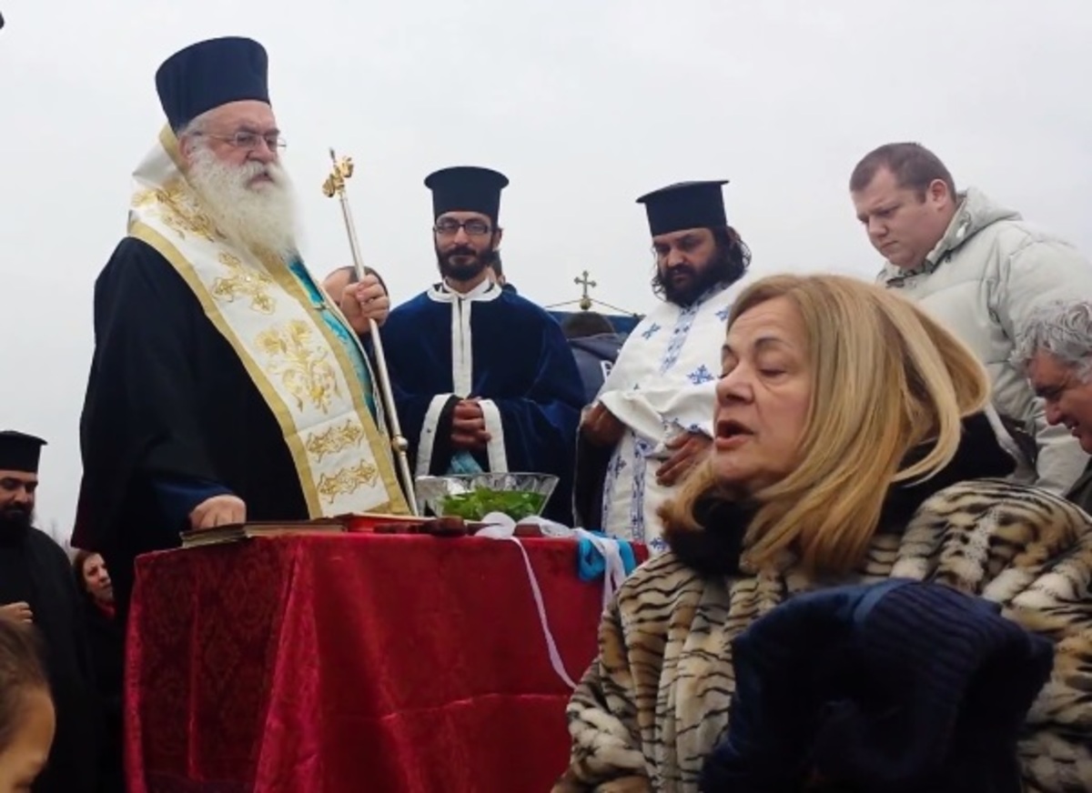 Μητροπολίτης προς πιστή: Λυπάμαι τον άνδρα σου στο σπίτι (βιντεο)