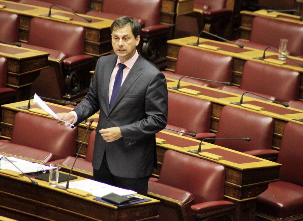 Ο Χάρης Θεοχάρης διαπρέπει ως Κλουζώ και σώζει την πατρίδα…