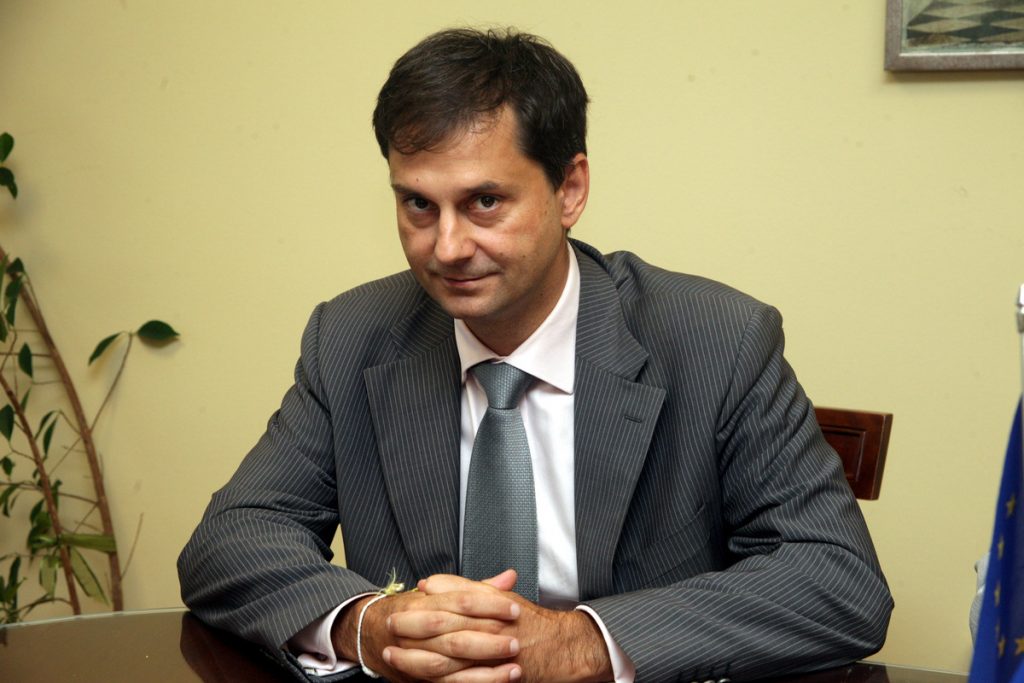 Θεοχάρης: Με απειλούσαν πως θα μου σπάσουν τα πόδια!