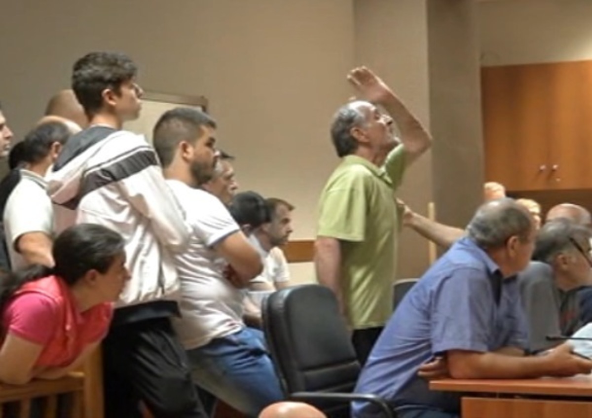 Χαμός για τους πρόσφυγες στο δημοτικό συμβούλιο της Θέρμης – ΒΙΝΤΕΟ