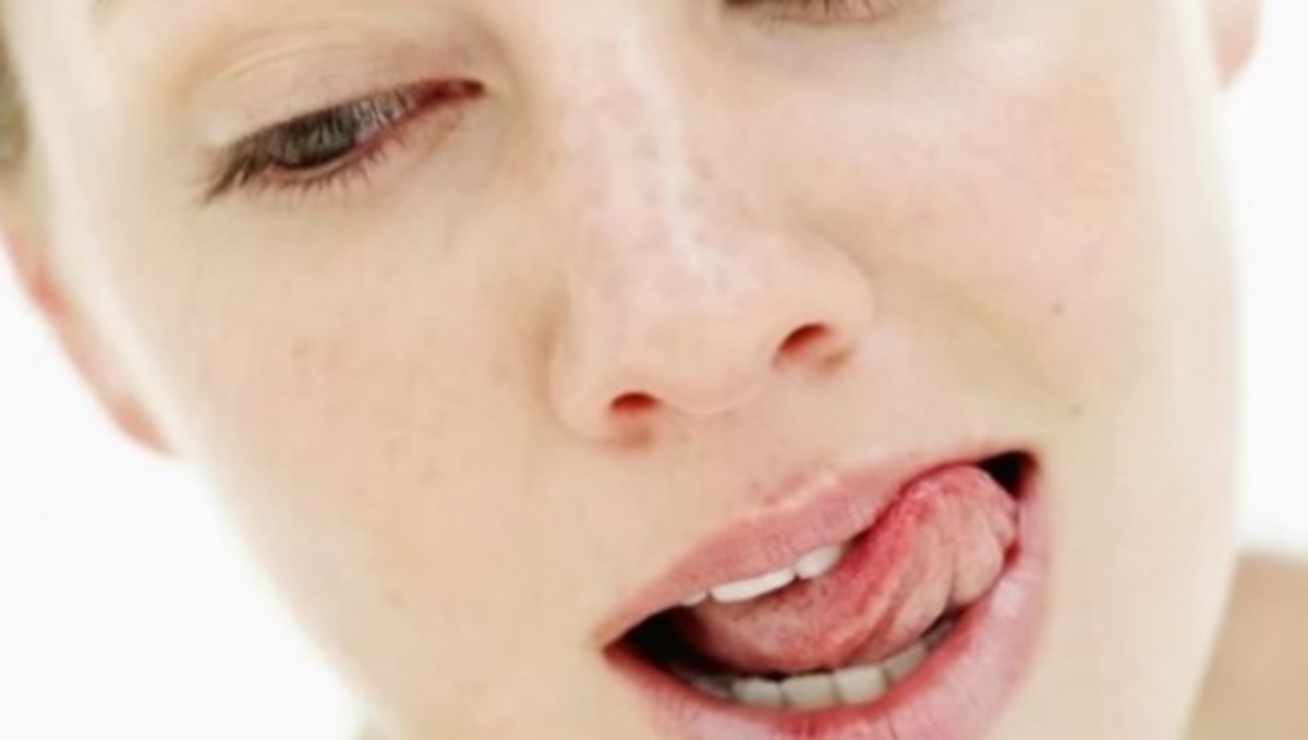 Πέφτει η θερμοκρασία – Πώς θα προστατεύσετε τα χείλη σας από το κρύο