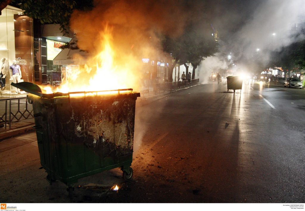 Θεσσαλονίκη: Αναρχικοί vs Αστυνομικών στο ΑΠΘ!